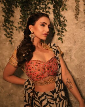 Navina Bole Instagram - Sukoon 🧡 #happyholi 

Photographer: @the_pixeleyes 
Stylist: @style_deintrepide 
Outfit : @kalkifashion 
Hair and Mua : @krupall_gami 
Location : @atbutterflyhigh 

#new#newpost #newpics #newphotoshoot #instapics #picsofinstagram #picsoftheday #carousel #ethicwear #ootd #designerwear #commercialphotography #fashion #desifashion #desigirl #thursday #omsairam #loveandlight #swipeleft