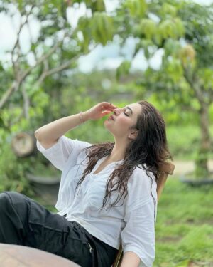 Nawal Saeed Instagram - Suffice 👣