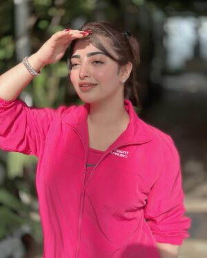 Nawal Saeed Instagram - Morning run 🌅 

@livingfitapparel