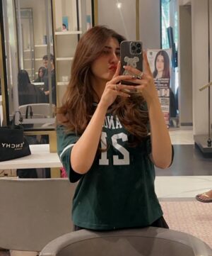 Nazish Jahangir Instagram - Chop chop ✂️💇‍♀️
PS:  Barish ho rahi hai ??? 

@nadiakhan_hairstylist 😘
@thekrisalyswomen 

#nazishjahangir #hair #green