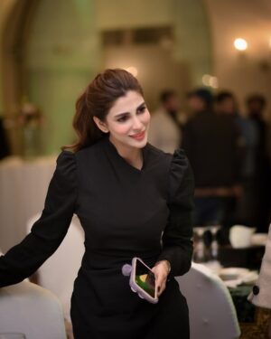 Nazish Jahangir Instagram - Conversing with this face is rare 🦉
@sawera_photoart 

#nazishjahangir 
#black #forever