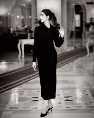 Nazish Jahangir Instagram - Conversing with this face is rare 🦉
@sawera_photoart 

#nazishjahangir 
#black #forever