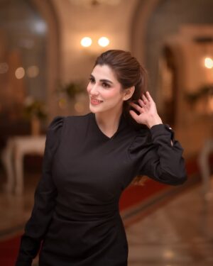 Nazish Jahangir Instagram - Conversing with this face is rare 🦉
@sawera_photoart 

#nazishjahangir 
#black #forever