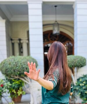 Nazish Jahangir Instagram - Chop chop ✂️💇‍♀️
PS:  Barish ho rahi hai ??? 

@nadiakhan_hairstylist 😘
@thekrisalyswomen 

#nazishjahangir #hair #green