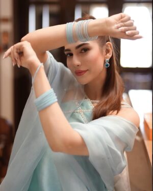 Nazish Jahangir Instagram - Chand Raat Mubarak 🌙
Be Kind & Stay Blessed everyone ♥️ 

@ayesha.shoaib.malik 👗 
@thepinkville 🥿 
@moshazsalonofficial 💄 
@shootstylist_saqibparacha 
 @zm_jewellery62 💍
@toshiphotographyofficial 📷 

#eid #2024 #chandraat🌙 #nazishjahangir