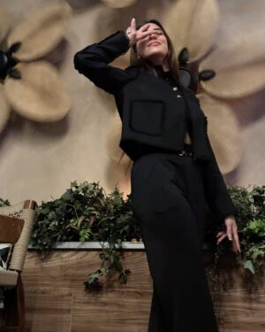 Nazish Jahangir Instagram - Not heartless, just using my HEART less 🖤

#nazishjahangir #black #winter #life #otd