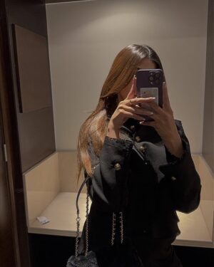 Nazish Jahangir Instagram - Not heartless, just using my HEART less 🖤

#nazishjahangir #black #winter #life #otd