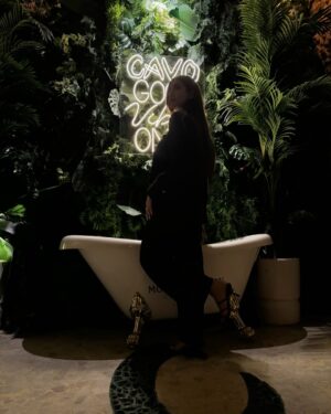 Nazish Jahangir Instagram - Not heartless, just using my HEART less 🖤

#nazishjahangir #black #winter #life #otd