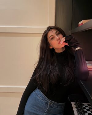 Nazish Jahangir Instagram - I broke you just to own you 🐈‍⬛

#nazishjahangir #black #mood