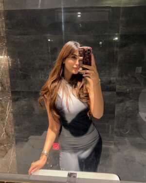 Nazish Jahangir Instagram - 🖤🩶 

@sheinfashion_pk 

#nazishjahangir #glam #lastnight #life