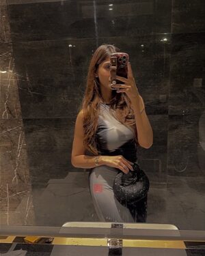 Nazish Jahangir Instagram - 🖤🩶 

@sheinfashion_pk 

#nazishjahangir #glam #lastnight #life