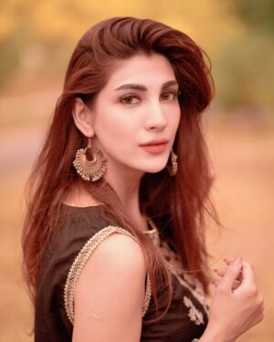 Nazish Jahangir Instagram - Your Desi Girl is here 🫠

PS: I wanted to go home in the last picture 🐣

@mtphotographyyy ♥️😘

#nazishjahangir #black #random #isb