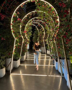 Nazish Jahangir Instagram - I don’t lose,either I win or I learn.🖤🖤🖤💙

#nazishjahangir #dxb #peace #life #fashion #nonazar
