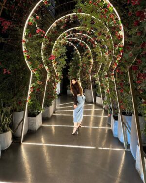 Nazish Jahangir Instagram - I don’t lose,either I win or I learn.🖤🖤🖤💙

#nazishjahangir #dxb #peace #life #fashion #nonazar