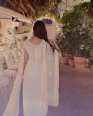 Nazish Jahangir Instagram - Channeling my inner param Sundri 🫠💫

#nazishjahangir #white #blessed #noevileyesplease #march