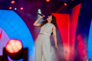 Singer Neeti Mohan HD Photos and Wallpapers March 2025
