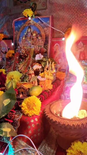 Neha Saxena Instagram - ॐ नमः पार्वती पतये हर हर महादेव 
ॐ नमः मनोभिलाषितं वरं देहि वरं ह्रीं ॐ गोरा पार्वती देव्यै नमः
सर्वमंगल मांगल्ये शिवे सवार्थ साधिके। शरण्येत्र्यंबके गौरी नारायणी नमोस्तुते
कर्पूरगौरं करुणावतारं संसारसारं भुजगेन्द्रहारम्। सदा बसन्तं हृदयारविन्दे भवं भवानीसहितं नमामि
ह्रीं मंगले गौरि विवाहबाधां नाशय स्वाहा
ॐ गौरीशंकराय नमः
ॐ उमा महेश्वरा भम नमः
ॐ पार्वती नमः
ऊँ ह्लीं वाग्वादिनी भगवती ममं कार्य सिद्धि कुरु कुरु फट् स्वाहा
ऊँ हुम प्लूम शिव पारवते नमः
ऊँ उमा महेश्वराय नमः

आप सभी को मेरे परिवार की तरफ़ से महाशिवरात्रि की हार्दिक शुभकामनाएँ। 🙏🕉🔱♾️🧿♥️♥️♥️🤗

@nehasaxenaofficial #NehaSaxena #godsblessedchild😇 #GodsGrace #Gratitude #forever #mahashivratri #pooja #fasting #spiritual #blessesd #Omnamahshivaye #jaimatadi #omsairam 🙏🕉🔱♾️🧿♥️♥️♥️🧿🧿🧿