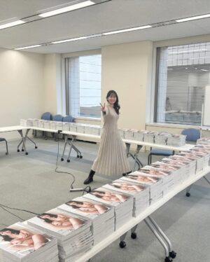 Nene Shida Instagram - 3rd写真集、サイン入れしてきたよ☺︎

23日のイベントで会える方々、宜しくお願い致します✨
当日まで受付しています！
楽しみだぁ♪

そして、写真集をすでにお手にとってくださった皆様、ありがとうございます🫶🏻
感想をニヤニヤしながら読んでいます☺️