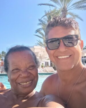 Neusa Borges Instagram - Aí, #curaçau estou simplesmente encantada com sua beleza. Um pouco de praia e de piscina nesse lugar paradisíaco. Obrigada meu amigo @profcarlossoares por vir comigo nessa viagem.

#neusaborges 
#férias