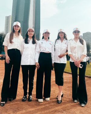 Nia Ramadhani Instagram - Setelah upacara bendera bersama keluarga besar Bakrie pagi tadi🇮🇩