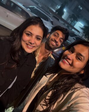 Nidhi Agarwal Instagram - Welcome 2025 ❤️🌟
The people matter to me the most are in this post, PS I Love you all! 😘🌟
…
#Happynewyear 🔥
