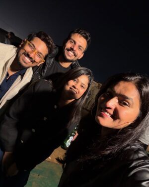 Nidhi Agarwal Instagram - Welcome 2025 ❤️🌟
The people matter to me the most are in this post, PS I Love you all! 😘🌟
…
#Happynewyear 🔥