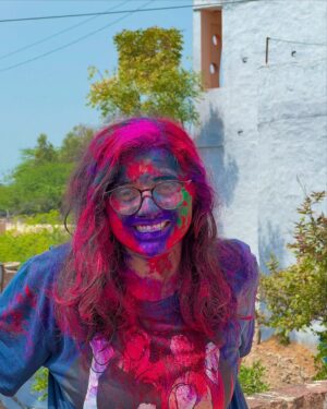 Nidhi Narwal Instagram - Slide 1,2,3 : behen ke saath kheli holi
Slide 4,5,6 : bhai ke saath kheli holi

Hope you all had a happy holi 💕✨