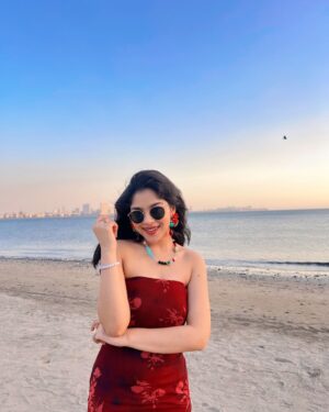Niharika Chouksey Instagram - 🌊♥️

#niharikachouksey #swipe