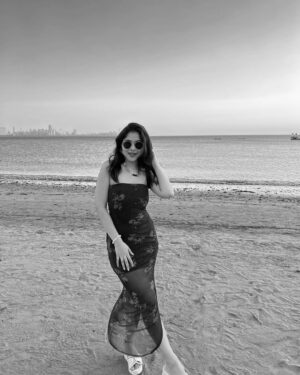 Niharika Chouksey Instagram - 🌊♥️

#niharikachouksey #swipe