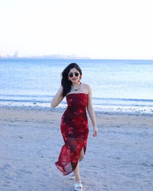Niharika Chouksey Instagram - 🌊♥️

#niharikachouksey #swipe