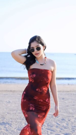 Niharika Chouksey Instagram - 🌊🩵

#niharikachouksey #shekharkhanijo #beautifulyou #trending #fyp #slowmo