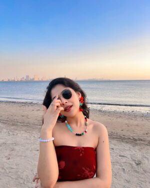 Niharika Chouksey Instagram - 🌊♥️

#niharikachouksey #swipe