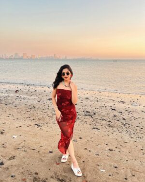 Niharika Chouksey Instagram - 🌊♥️

#niharikachouksey #swipe