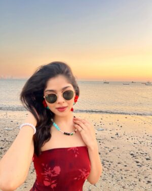 Niharika Chouksey Instagram - 🌊♥️

#niharikachouksey #swipe