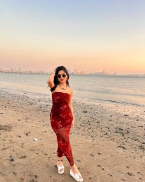 Niharika Chouksey Instagram - 🌊♥️

#niharikachouksey #swipe
