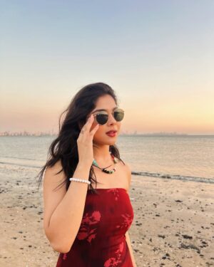 Niharika Chouksey Instagram - 🌊♥️

#niharikachouksey #swipe