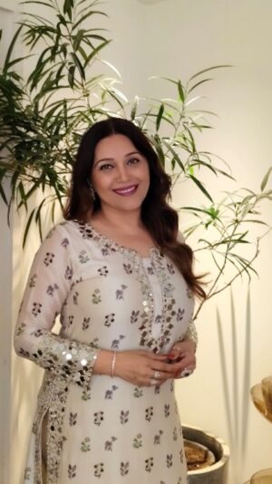 Niki Aneja Walia Instagram - Saadgi mein kuch khaas hai ♥️

#nikianejawalia #reelitfeelit #love #reelsinstagram #instagood #grateful #simple #authentic