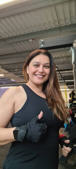 Niki Aneja Walia Instagram - There is No way that you've worked this hard that something amazing isn't going to happen. You have to keep going ♥️

#consistencyiskey #nikianejawalia #nikiwalia #gym #health #choices #reelitfeelit #reelsinstagram #love #selflove #selfworth #weekend