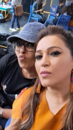 Niki Aneja Walia Instagram - Happy Birthday meri jaaaaaan 💗
@geeta_kapurofficial , finding you in this crazy world was the best treasure for me 💫 because it is so rare to have someone who loves & respects  unconditionally ; supports you even when they are not at their best & is forever your cheerleader 🎊 I Love You 💖 
Bas , Nazar Na Lagey Humme #soulsister 🧿🧿

#birthday #love #respect #geetakapur #friends #nikiwalia #nikianejawalia #nikianeja #reelitfeelit