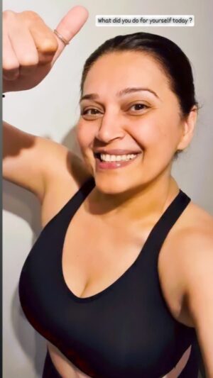 Niki Aneja Walia Instagram - Yes ! I Think I Like it !! I like it when I lift myself up on a blah day and do what's right for me👍🏼
WELL DONE , Niki ♥️ 

#selflove #nikianejawalia #nikiwalia #reelitfeelit #gym #excercise #mood #positivitevibes #onwardsandupwards #reelsinstagram #authentic #nooneiscoming #you #believe