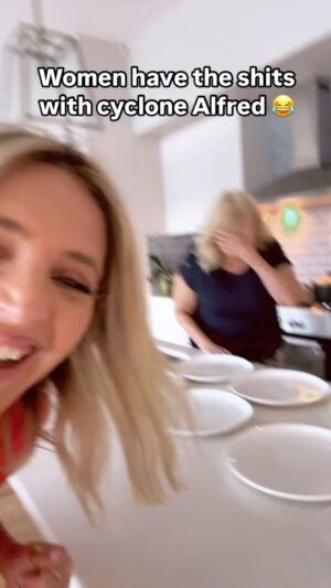 Nikki Osborne Instagram - Alfred is ruining and making our day 😂😂 #cyclonealfred #fyp #reels #viral #funny #nikkiosborne #iwd #cyclone