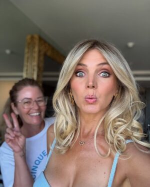 Nikki Osborne Instagram - This is what hundreds of dollars looks like. As in the hair and make up price. Shut up. @kathyhogan.mua.hair #nova #comedian #thirsttrap #fyp