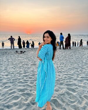 Nimmy Arun Gopan Instagram - Beach girl forever! ♾️ 🌅

A calm and fulfilling weekend well spent ✨

@arungopanlive @babyaaryan_ @nivi_tha.kalyani ❤️