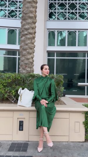 Nimra Khan Instagram - Inhale peace, exhale chaos. 🌬️ 🙏🏻🇵🇰