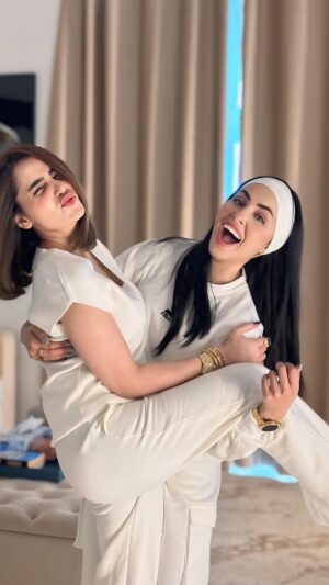 Nimra Khan Instagram - 🤍🤍 
#dubai #together