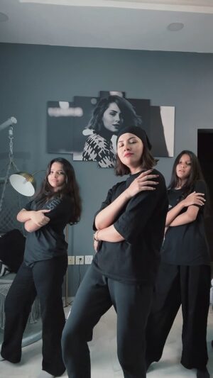 Nimra Khan Instagram - Gang in black #apt #viralreels
