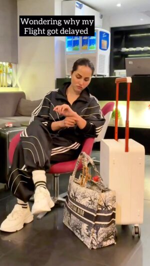 Nimra Khan Instagram - Flying to turkey 🇹🇷 

@goturkiye @go__istanbul 

#goi̇stanbul #goturkiye