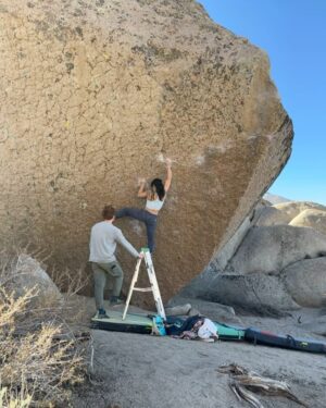 Nina Williams Instagram - Grinding away at the Swarm and other projects here on the East Side. It’s been an interesting season because this is the least certain I’ve ever been about an outcome. I don’t know if I’ll do the Swarm, and sending feels besides the point anyways. I’m just trying to break the mentality of perfection-or-nothing, an approach that’s held me back when it comes to pure physical effort. I can’t have brainspace to think about perfect execution when the moves are so damn hard - I just have to do them, not think, not be anywhere except that moment when my fingers are flexed and the rest of my body follows the microbeta I’ve built up session after session.

I feel a little stronger, a little smarter, with better preparation and less expectation this time around. It’s been a calculated journey largely helped by @ollietorr and @latticetraining, alongside @theclimbingphysio addressing last year’s brachio pains. I’m incredibly grateful for their guidance throughout this process 🙏🏼 

The season continues! Happy to be here on the East Side 💛

Pic 1: @victoriakohnerflanagan 
Pics 2 & 5: @philh.lee 

@thenorthface_climb @scarpana @organicclimbing
#climbing #bouldering #bishopbouldering