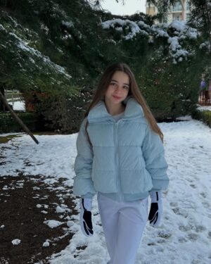 Nisa Sofiya Aksongur Instagram - 🤍❄️🤍 

#nisasofiya #winter #snow #february