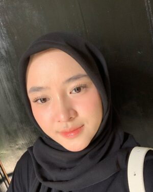 Nissa Sabyan Instagram - Tenang ini hanya hari senin, sebentar lagi hari sabtu kok🦥

semangat beraktivitas gessss🥰🦾